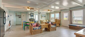 Walk to Shore: Freeport Beach House w/ Grill!