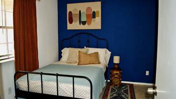 1 chambre, fer et planche à repasser, literie fournie