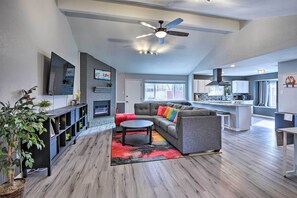 TV - Charming Bedford House w/ Patio & Fenced Yard (Bedford)