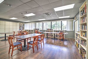 Interior - Orlando Vacation Rental w/ Yard & Pool Access (Orlando)