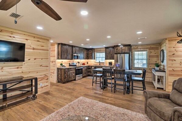 House (3 Bedrooms) | Interior