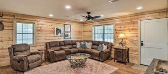Greers Ferry Home on 40 Acres 1/4 Mi to Lake!