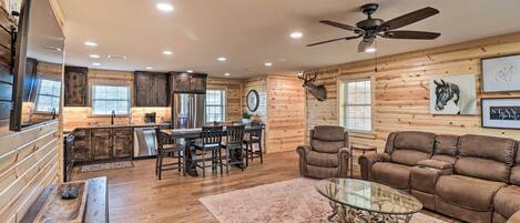 House (3 Bedrooms) | Interior