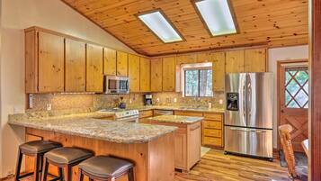 House (2 Bedrooms) | Interior