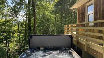 Cabin, 3 Bedrooms | Outdoor spa tub