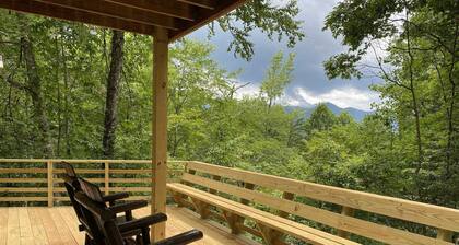 Deep Creek Overlook 3 Bedroom Cabin by Redawning