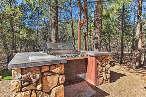 Apartment (0 Bedroom) | Interior - 2 Mi to Rainbow Lake: Serene 'hidden Haven' Studio (Lakeside)