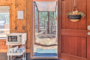 Apartment (0 Bedroom) | Interior - 2 Mi to Rainbow Lake: Serene 'hidden Haven' Studio (Lakeside)