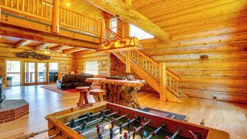 House (5 Bedrooms) | Interior