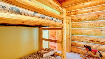 House (5 Bedrooms) | Interior