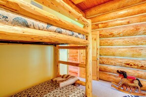 House (5 Bedrooms) | Interior