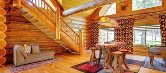Deck, Grill & River Access: California Escape!