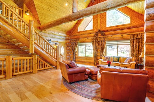 Deck, Grill & River Access: California Escape!