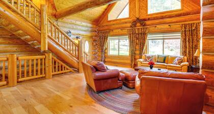 Deck, Grill & River Access: California Escape!
