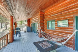 Interior - Deck, Grill & River Access: California Escape! (Junction City)