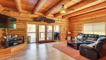 House (5 Bedrooms) | Interior