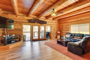 House (5 Bedrooms) | Interior