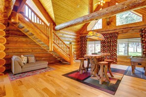 Interior - Deck, Grill & River Access: California Escape! (Junction City)