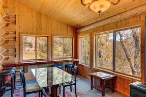 Interior - Deck, Grill & River Access: California Escape! (Junction City)
