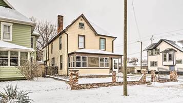 House (6 Bedrooms) | Interior