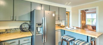 Fort Bragg Home, Close to Laguna Point Beach!