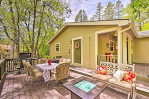 Terrace/patio - Creekside Payson Cabin w/ Deck - Near Hiking! (Payson)