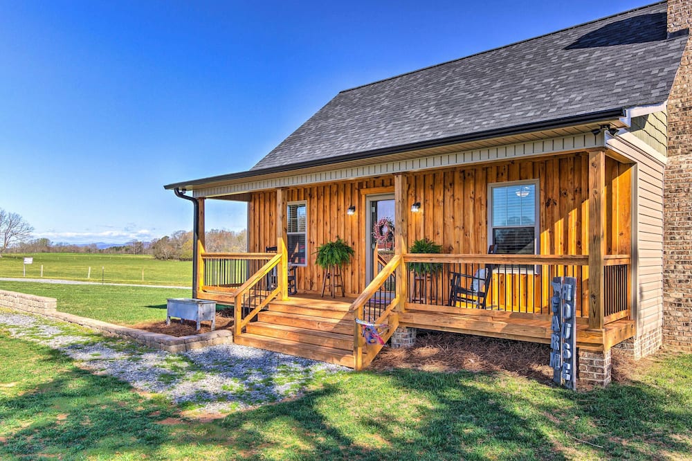 Near Wineries & Hiking: Lawndale Home w/ Fire Pit! - Shelby, NC