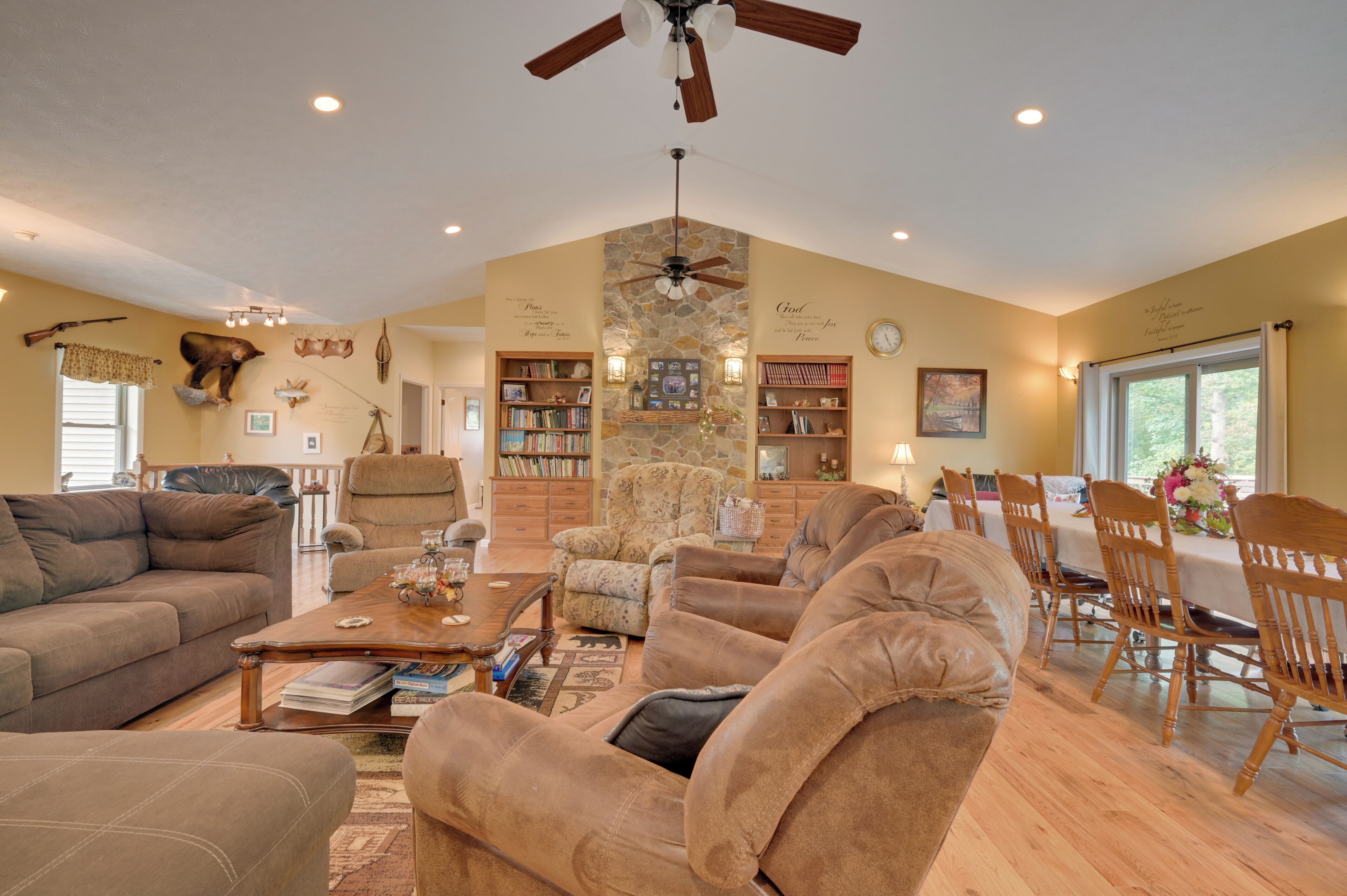 House (4 Bedrooms) | Interior
