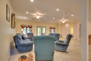 Interior - Family-friendly Retreat w/ Deck in Cassville! (Cassville)