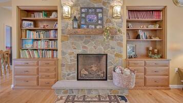 House (4 Bedrooms) | Interior