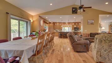 House (4 Bedrooms) | Interior