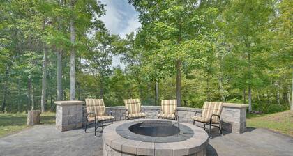Family-friendly Retreat w/ Deck in Cassville!