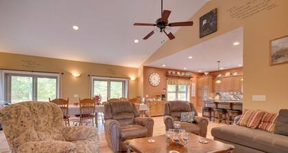 Family-friendly Retreat w/ Deck in Cassville!