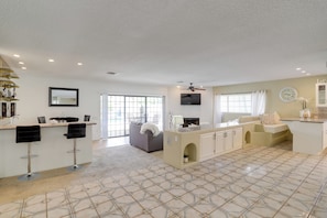 Interior - Bright Indio Home w/ Pool ~ 2 Mi to Coachella (Indio)