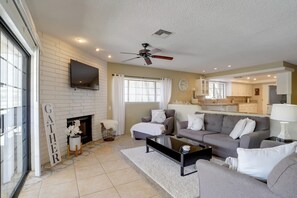 House (3 Bedrooms) | Interior - Bright Indio Home w/ Pool ~ 2 Mi to Coachella (Indio)