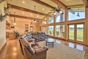 TV, fireplace, table tennis, books