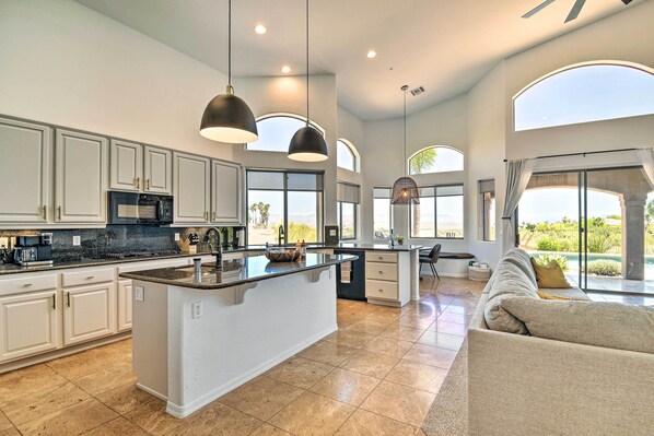 House (5 Bedrooms) | Interior - Pool, Spa & Putting Green: Fountain Hills Home! (Fountain Hills)