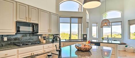 House (5 Bedrooms) | Interior