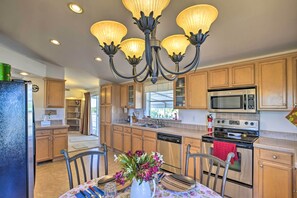 Hus (2 Bedrooms) | Eget kjøkken | Mikrobølgeovn, ovn, kokeplater og oppvaskmaskin