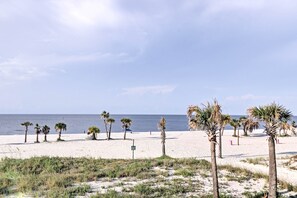 Interior - Spacious Biloxi Getaway w/ Pools & Beach Access! (Biloxi)