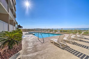 Outdoor pool - Orange Beach Retreat w/ Views - Walk to Beach (Orange Beach)