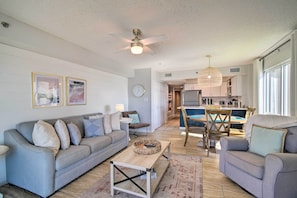 TV - Orange Beach Retreat w/ Views - Walk to Beach (Orange Beach)