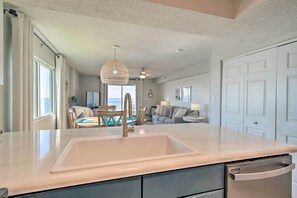 Interior - Orange Beach Retreat w/ Views - Walk to Beach (Orange Beach)