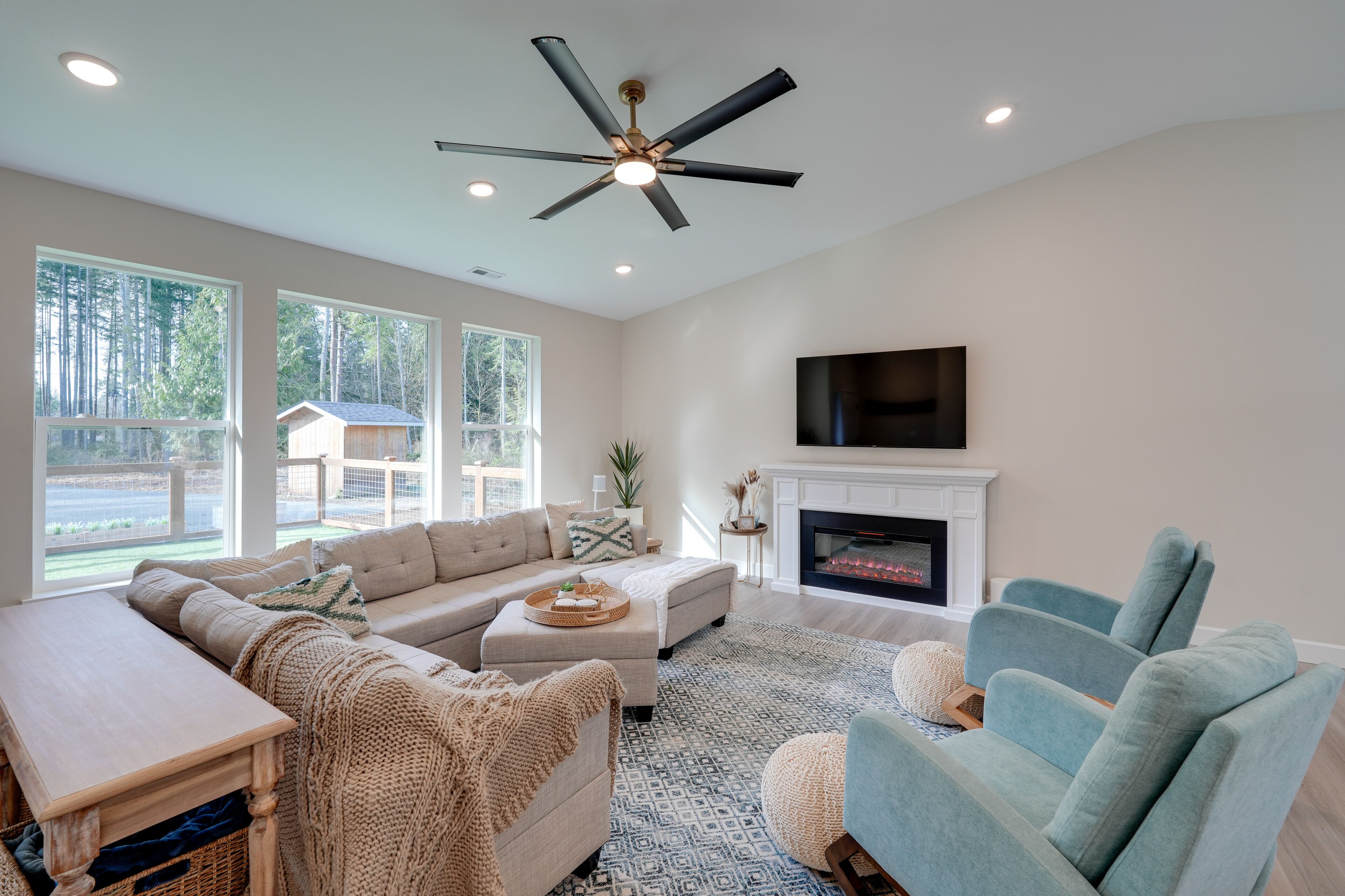 House (4 Bedrooms) | Living area | TV, fireplace