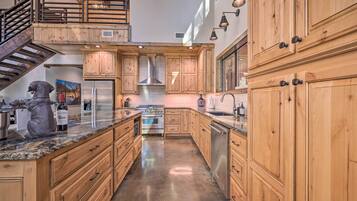 House (4 Bedrooms) | Interior