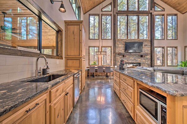 House (4 Bedrooms) | Interior - Broken Bow 'lazy Dog Lodge' w/ Hot Tub, Pool Table (Broken Bow)