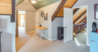 Riverfront Retreat in Nathrop: Fire Pits & Hot Tub