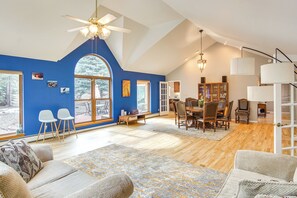 House (4 Bedrooms) | Interior