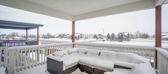Family-friendly Townhome ~ 2 Mi to Windsor Lake!