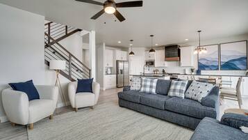 Apartment (4 Bedrooms) | Front of property